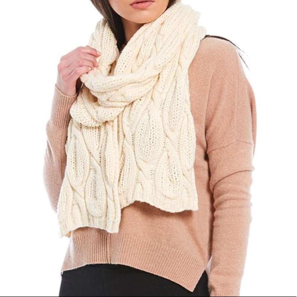 Luxury Badgley Mischka Cable Knit Scarf Ivory